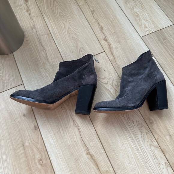 Dolce Vita Gray Suede Ankle Bootie - SIze 7 1/2 - Picture 1 of 7